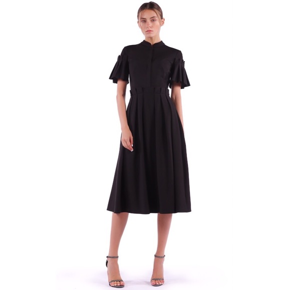 Isabel Garcia Dresses & Skirts - 🖤🆕 Isabel Garcia Δ Very Stylish Midi Dress Δ